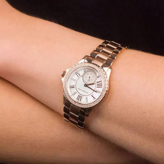 The Michael Kors Mini Everest rose gold tone MK7364